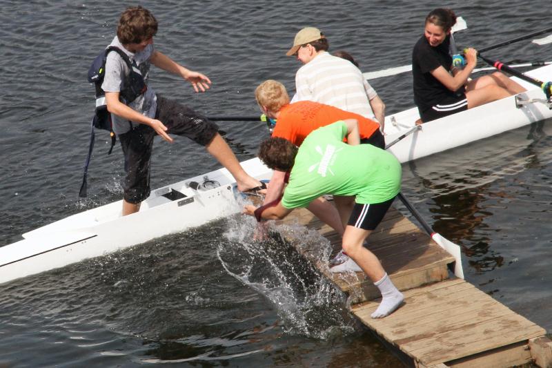 IntSch10 096.jpg - Revenge in the water-splashing battle